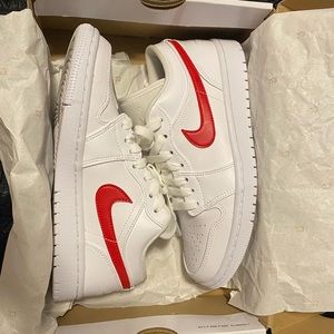 Jordan 1 Lows, women’s size 7, excellent condition